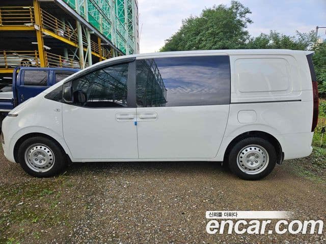 Hyundai Staria Smart, 2023 3