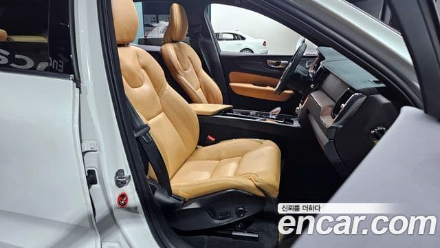 Volvo XC60 2세대 B5 Ultimate Bright, 2024 11