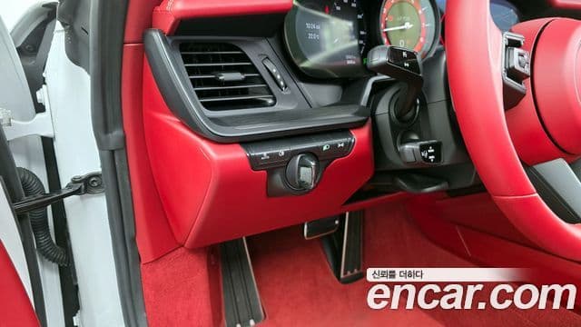 Porsche 911 (992) Carrera 4 GTS кабриолет, 2024 17