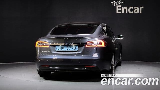 Tesla модель S, 2018 4