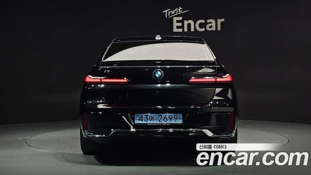 BMW i7 (G70) xDrive 60 M Sport, 2023 4