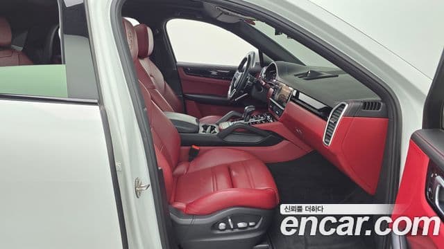 Porsche Cayenne (PO536) 3.0 E-гибрид купе, 2021 11