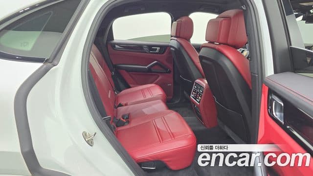 Porsche Cayenne (PO536) 3.0 E-гибрид купе, 2021 12