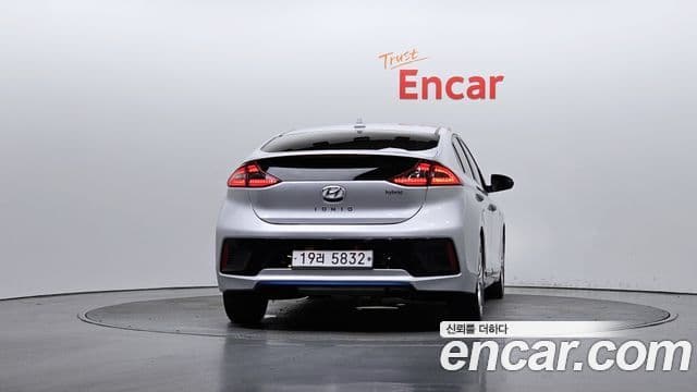 Hyundai Ioniq гибрид, 2019 4