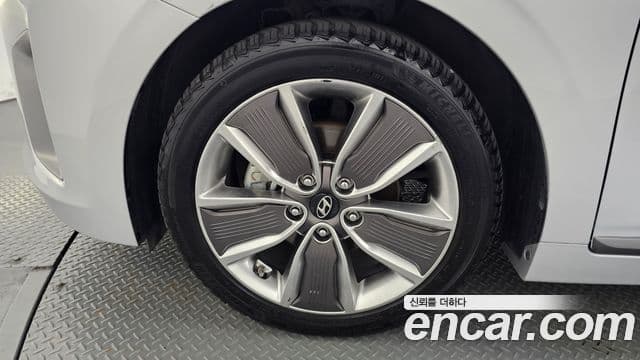 Hyundai Ioniq гибрид, 2019 все фото