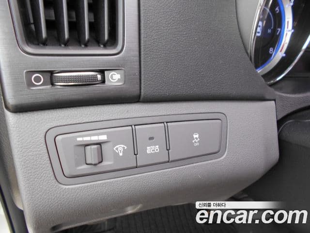 Hyundai YF Sonata Y20 Grand, 2011 10