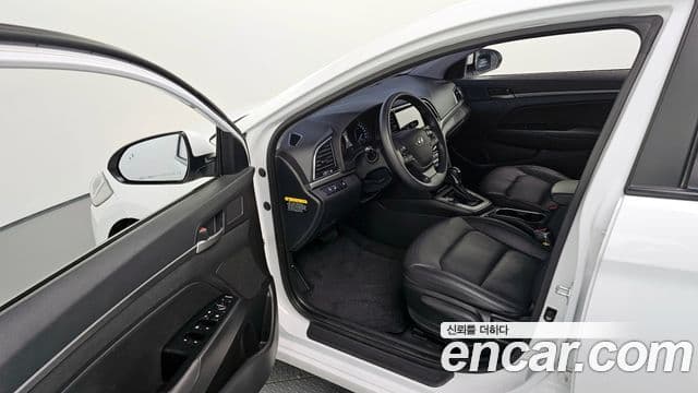 Hyundai Avante AD 1.6 GDI Value Plus, 2018 10