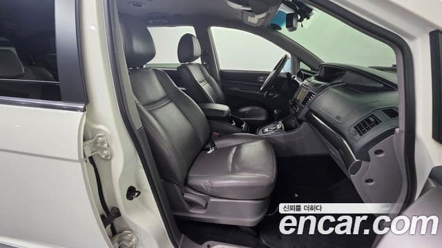 KG모빌리티(SsangYong) Korando 투리스모 4WD GT 9인승, 2015 10