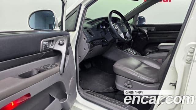 KG모빌리티(SsangYong) Korando 투리스모 4WD GT 9인승, 2015 11