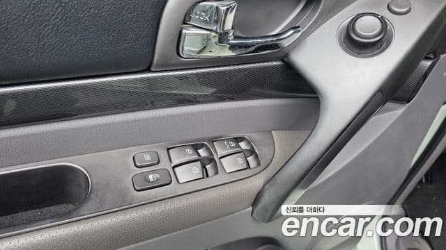 KG모빌리티(SsangYong) Korando 투리스모 4WD GT 9인승, 2015 12