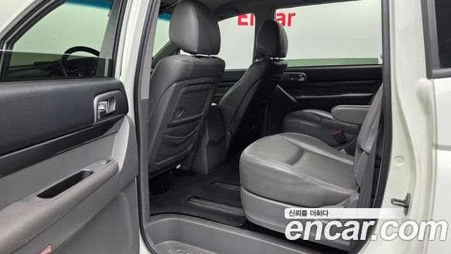 KG모빌리티(SsangYong) Korando 투리스모 4WD GT 9인승, 2015 17