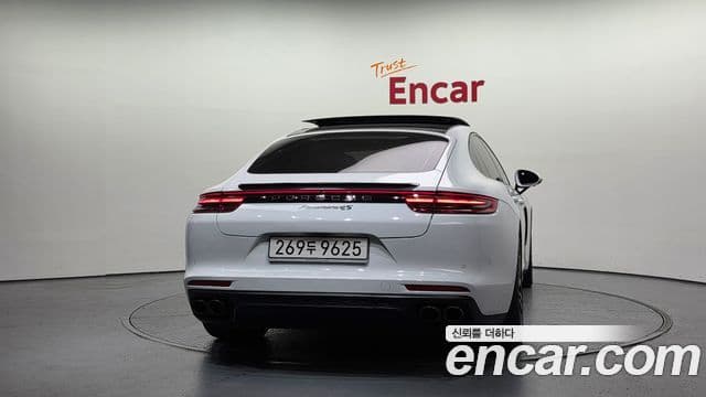 Porsche Panamera (971), 2018 4