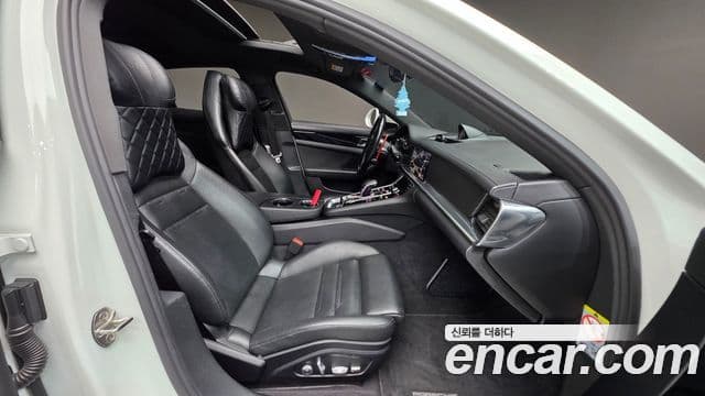 Porsche Panamera (971), 2018 10