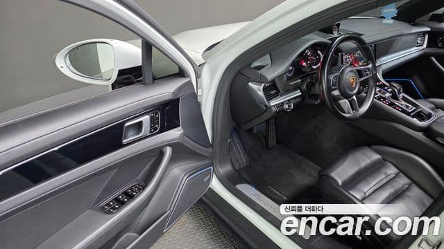 Porsche Panamera (971), 2018 12