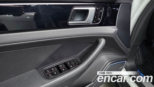 Porsche Panamera (971), 2018 13