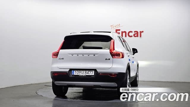 Volvo XC40 B4 Momentum, 2021 4