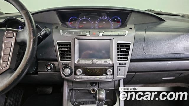 KG모빌리티(SsangYong) Korando 투리스모 4WD RT 9인승, 2014 16