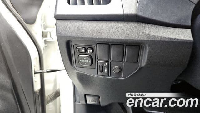 Toyota 프리우스 1.8 E, 2014 17