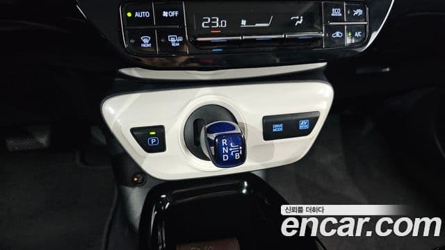 Toyota 프리우스 4세대 1.8 E, 2016 9
