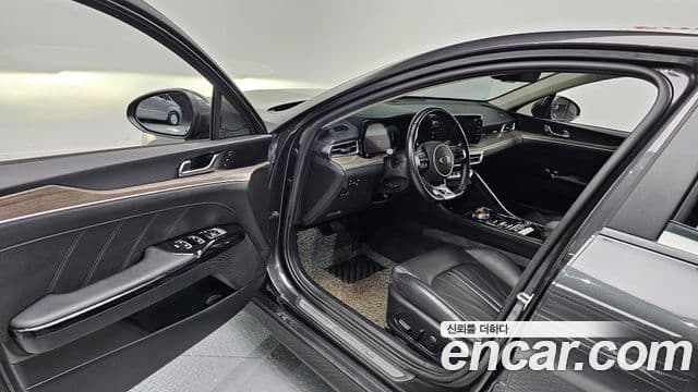 Kia K5 3세대 Signature, 2021 11