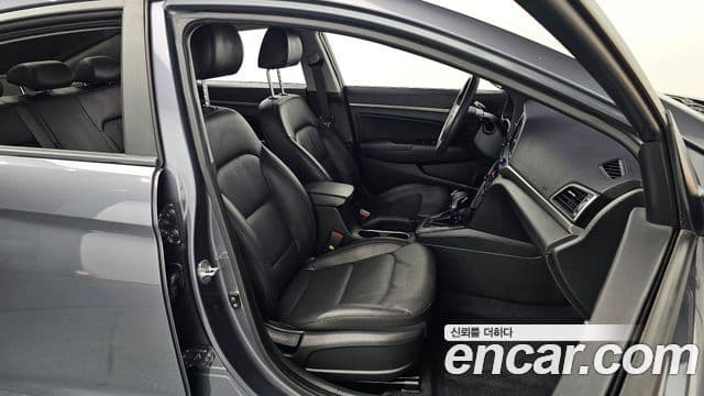 Hyundai Avante AD 1.6 GDI Value Plus, 2017 10