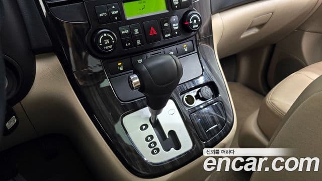 Kia Carnival R President, 2011 9