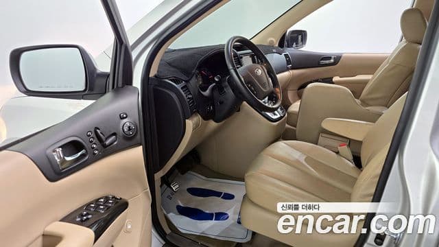 Kia Carnival R President, 2011 10
