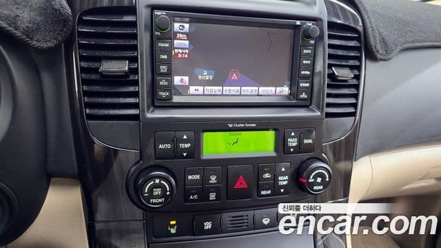 Kia Carnival R President, 2011 13