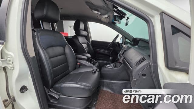 KG모빌리티(SsangYong) Korando 투리스모 4WD outdoor Edition 9인승, 2017 10