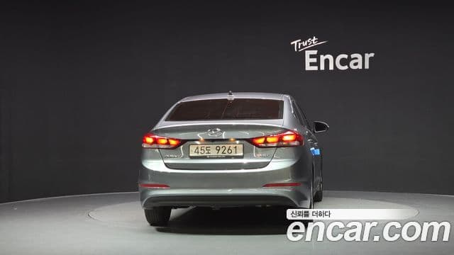 Hyundai Avante AD 1.6 e-VGT Smart, 2016 4