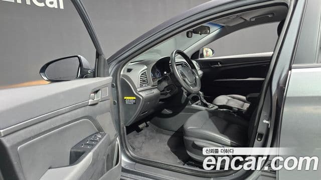 Hyundai Avante AD 1.6 e-VGT Smart, 2016 10