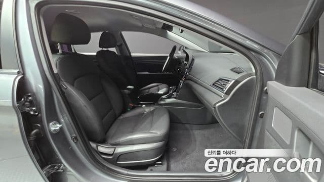 Hyundai Avante AD 1.6 e-VGT Smart, 2016 11