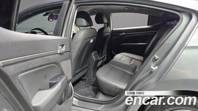 Hyundai Avante AD 1.6 e-VGT Smart, 2016 13