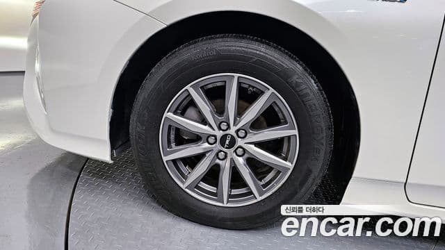 Toyota 프리우스 4세대 1.8 E, 2018 все фото