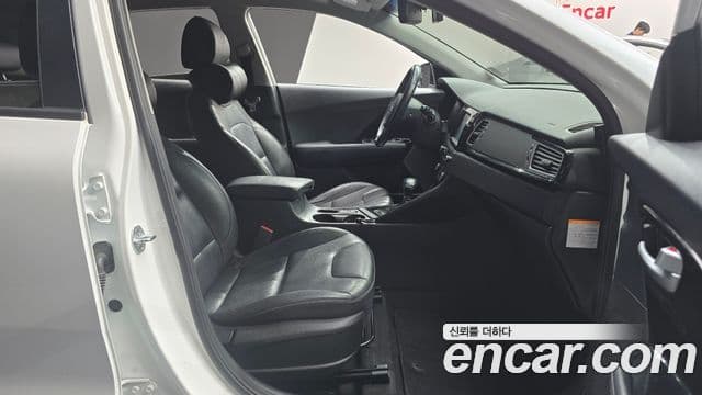 Kia Niro Prestige, 2017 10