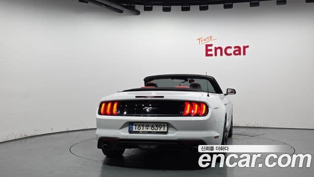 Ford Mustang кабриолет, 2021 4