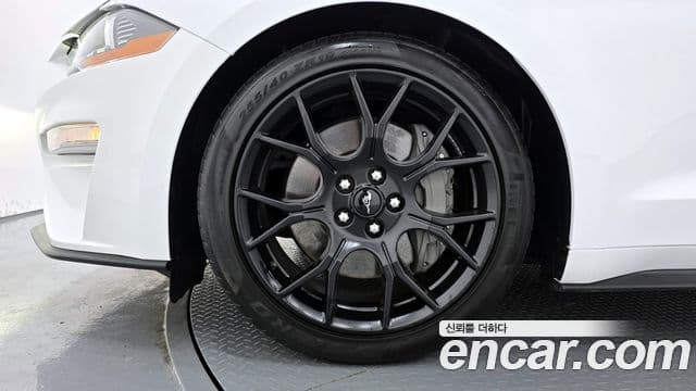 Ford Mustang кабриолет, 2021 все фото