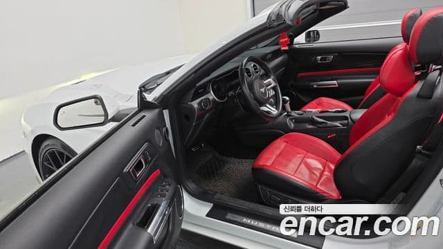 Ford Mustang кабриолет, 2021 11