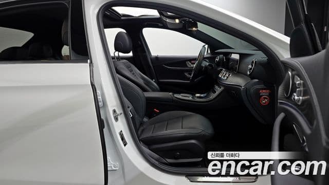 Mercedes-Benz E-класс W213 AMG Line, 2023 11