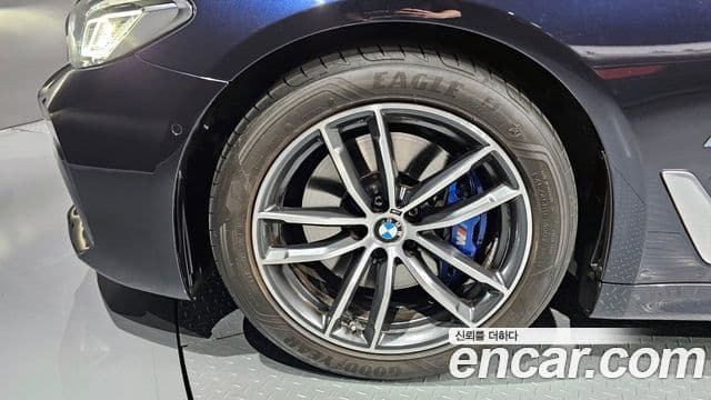 BMW 5시리즈 (G30) 520i M Sport, 2023 все фото
