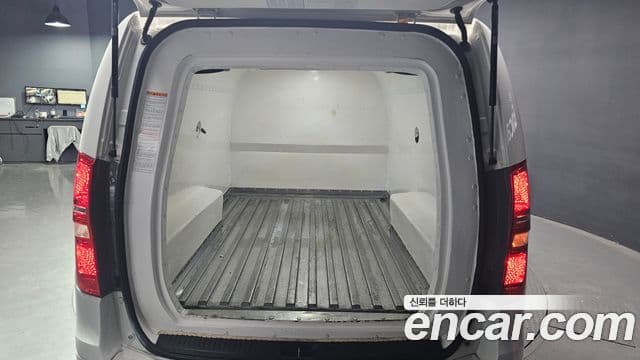 Hyundai Grand Starex Refrigerated Truck, 2018 20
