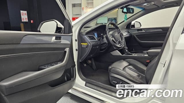 Hyundai LF Sonata гибрид Premium, 2016 11