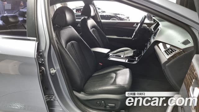 Hyundai LF Sonata Premium, 2016 10