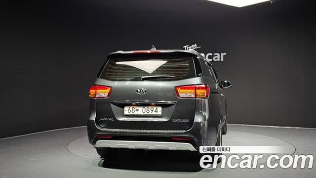 Kia All New Carnival VIP, 2016 4