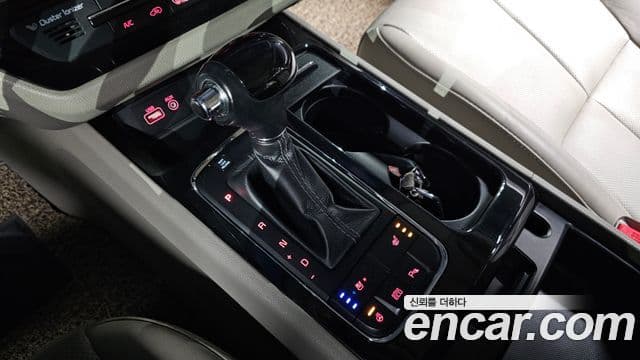 Kia All New Carnival VIP, 2016 9