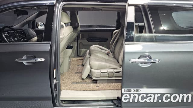 Kia All New Carnival VIP, 2016 11