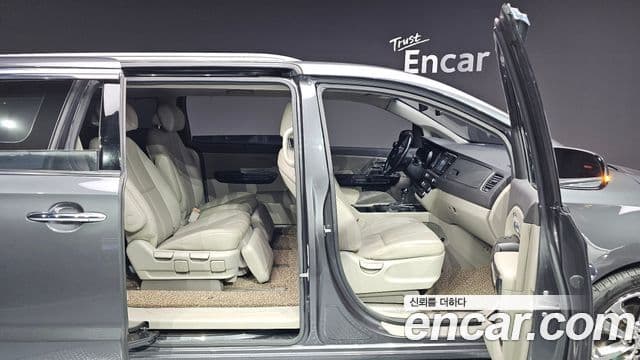Kia All New Carnival VIP, 2016 12