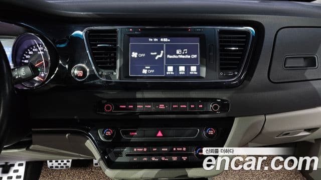 Kia All New Carnival VIP, 2016 16