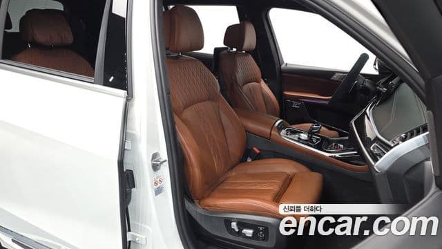 BMW X7 (G07) xDrive 40i M Sport 6인승, 2021 10