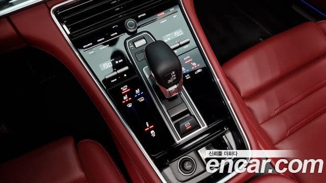 Porsche Panamera (971), 2018 9